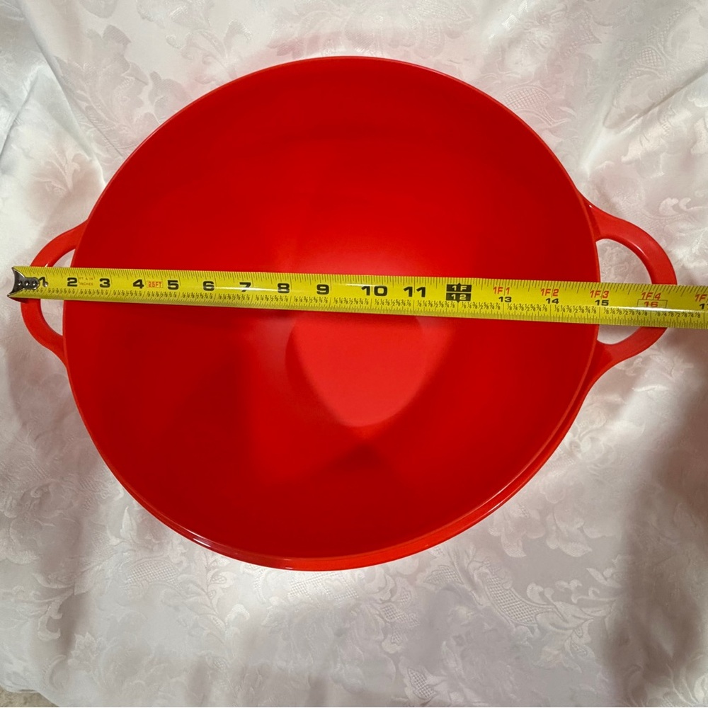 NEW in Package - Tupperware Jumbo Bowl - Red with White Seal - Picture 8 of 10